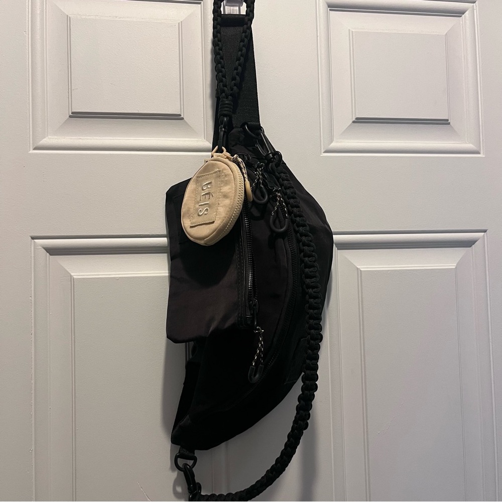 BEIS Black “The Sport Pack” Crossbody and Wristlet *BUNDLE* - Picture 2 of 6